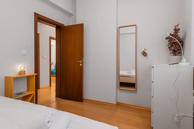 Sofia’s Best Area - Workspace+300 MBPS WiFi