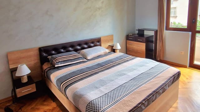 Prime Location: 2BD Flat near Alexander Nevsky - Photo 4