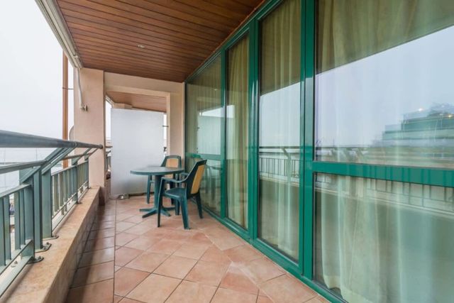 Marina City  Studio with Balkony &amp; Desk - Photo 3