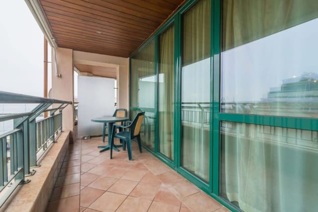 Marina City  Studio with Balkony &amp; Desk - Photo 3