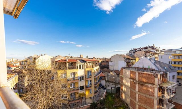 Sunny 1BD Apartment in OLD TOWN