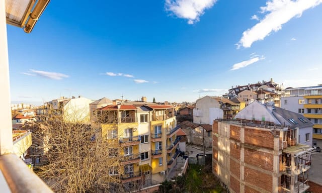 Sunny 1BD Apartment in OLD TOWN