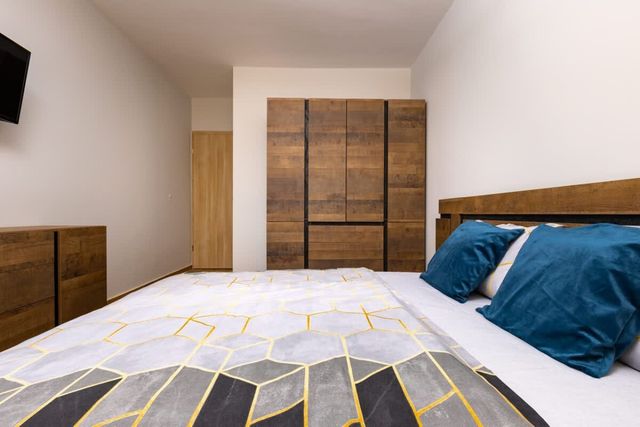 Bright and Cozy Apartment Next to a City Park