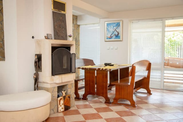 Villa Beni  4-Bedroom Private House