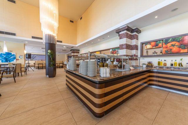 Cozy Restaurant in the Flamingo Grand Hotel