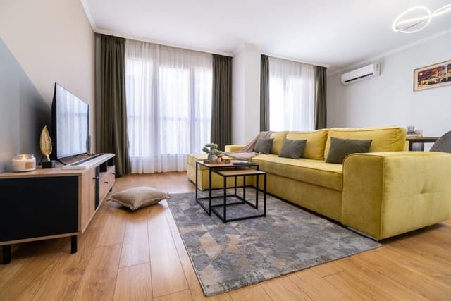 City Center Perfect: 1BR Apartment