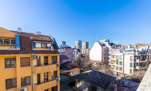 Spacious 2-Bedroom Maisonette in City Centre