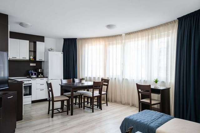 Sunny & Modern 1BD Apartment