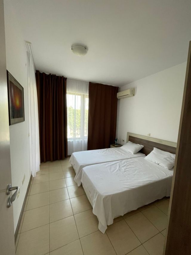 1BD Flat on the Beach with Parking