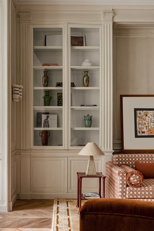 Our apartments located in a separate villa next to the hotel offer the decor and feel of the Saint James Paris with the intimacy of a private home.