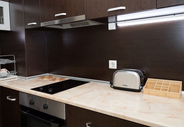 Seaside Bliss: Elegant 1BD with Stunning View