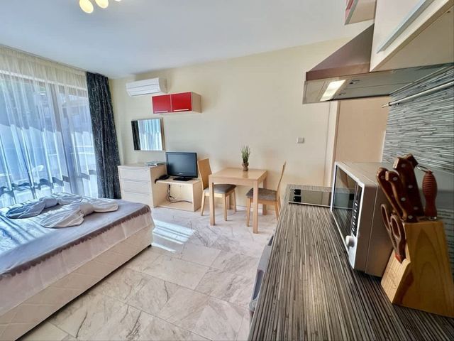 River Park Cozy Studio with pool view