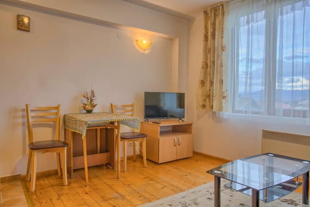 Cozy Colorful Studio at the foot of the Mountain - Photo 2