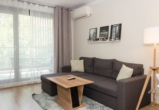 Primorki Park 1BD Flat with Desk & Balcony