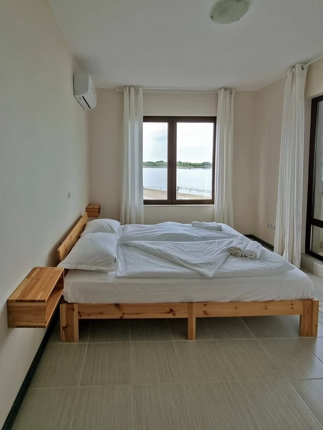 Spacious 3BD flat with Parking and Sea View