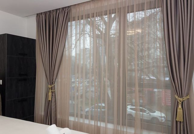 New Black & White Flat 5 Min Away From Sea Garden