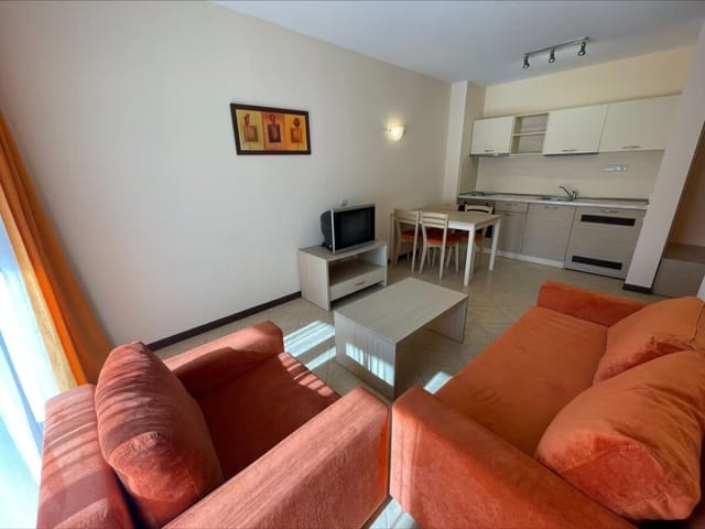 Cozy 1 bedroom apartment in Royal Sun - Photo 4