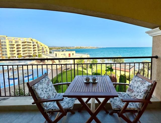 Cozy studio with Sea View in Aheloy Palace