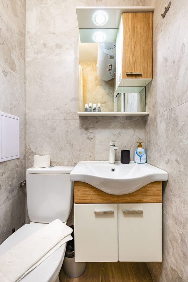 Plaza Nest - Cozy Studio Apartment