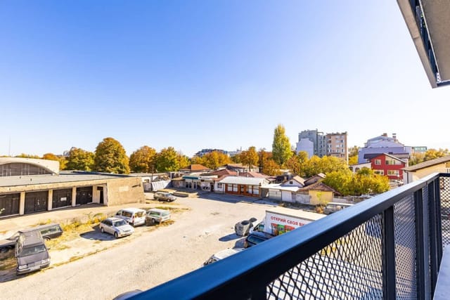 Bright Windowed Studio 10 mins to the City Centre