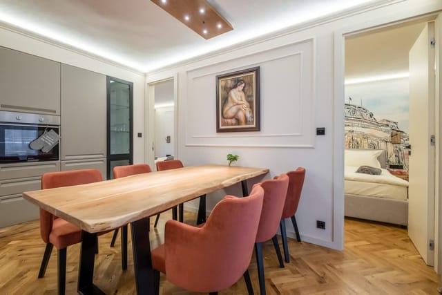 SOFapart Boutique Apt with 3 BDR + 2 BTH & Parking