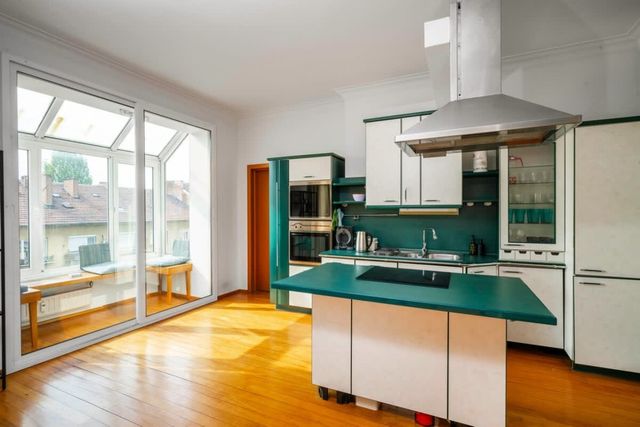 Charming 2BD Apartment in the Heart of the City