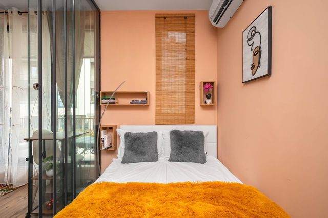 Warm &amp; Stylish Retreat in a Quiet Area - Photo 3