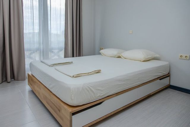 Lovely 3BD flat with Parking and Sea View