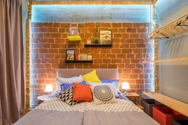 2 BDR &amp; 2 BTHR Funky Apartment / Supreme Location - Photo 4