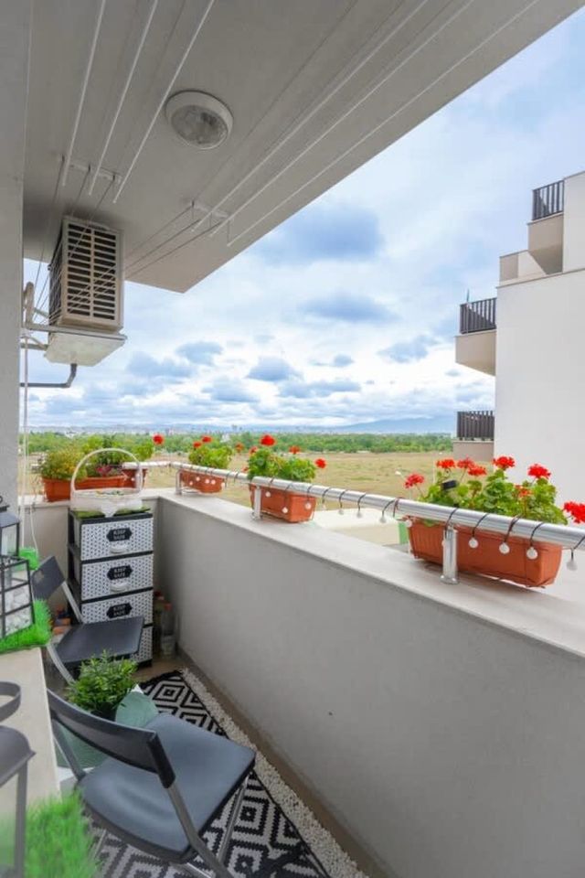 Feel Right at Home - Bright and Modern Apartment