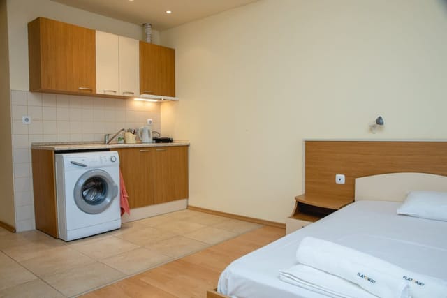 Studio with a balcony near the centre