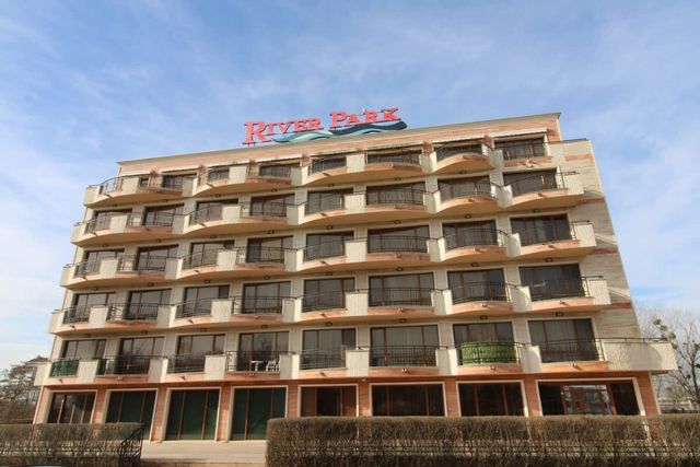 River Park Superior Studio with pool view