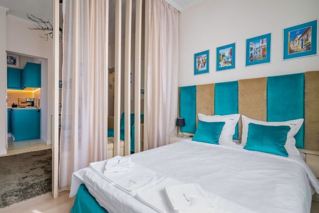 Bright Bohemian Studio with Prime Location