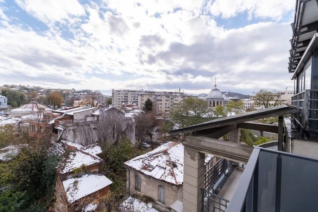 Central Plovdiv: Modern 1BR with Netflix & Balcony