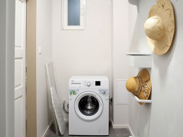 Modern Yellow 1BD Apartment | Near to Vitosha Blvd