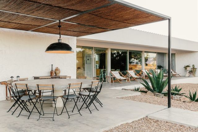 Casa da Volta — Contemporary Walled Villa with Courtyards & Exceptional Natural Light