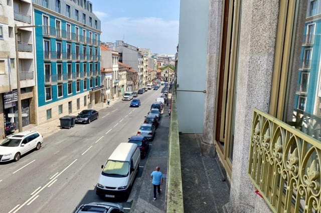 2 BDR & 2 BTHR Duplex with 2 balconies