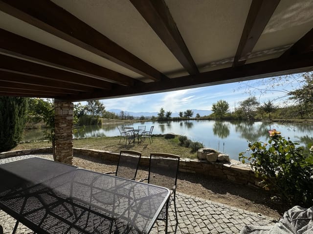 Zornitza Family Estate - Lake