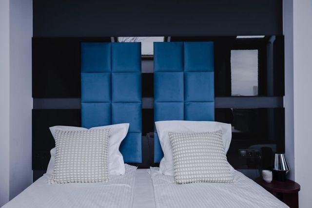 Exquisite Penthouse: Luxe Living with City Views