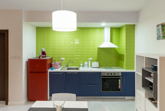 Pop your C-o-l-o-r-s - Funky and Modern 1BDR. Apt. - Photo 2