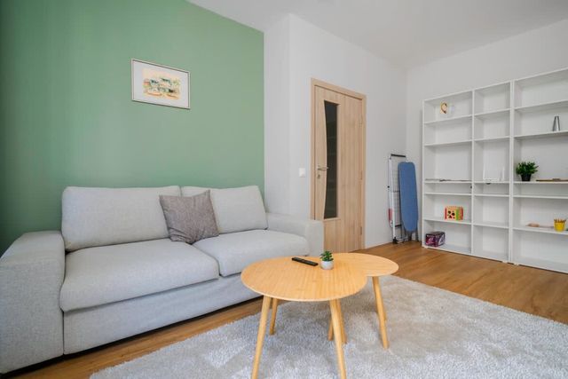 Modern and Central: 1BD Flat with Balcony