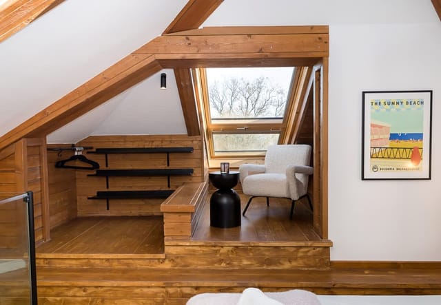 Stylish Maisonette Just Steps from the Sea Garden