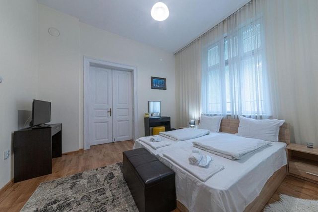 Apo Apartment - Top Center