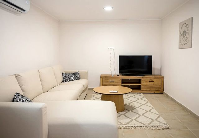 Private Villa with 5BD, Pool & Stunning Sea Views