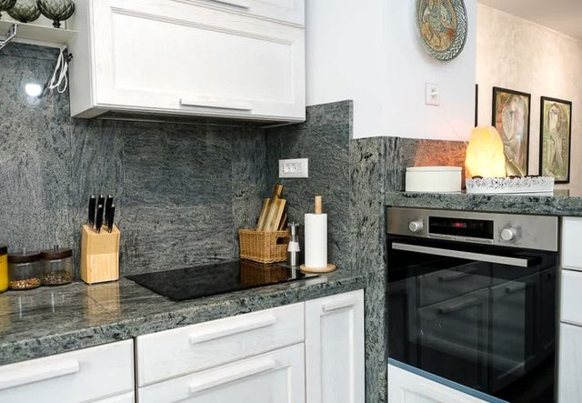 Stylish Flat with Balcony & City Views–Briz, Varna