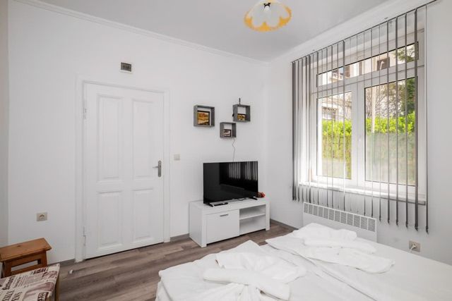 Central 1BD Next to Womens Market and Sofia's Gems