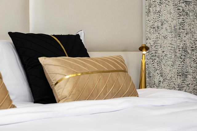 Sunny Modern 1BR Retreat with Cozy Balcony