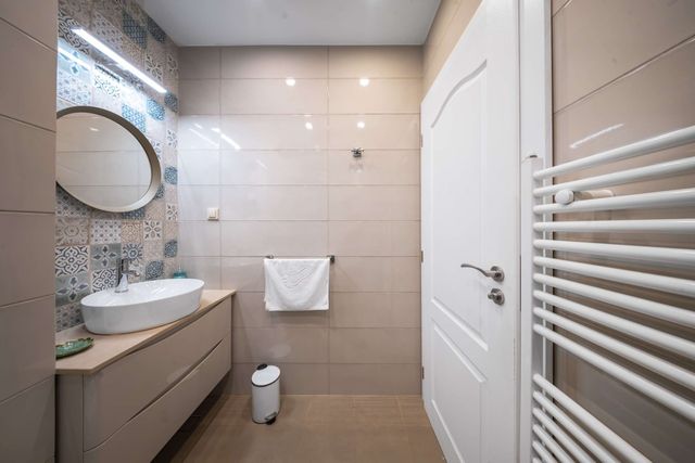 Sunny 1BR with Balcony