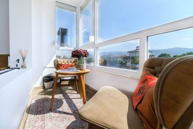 Serene Luxe Oasis Retreat on the Outskirts