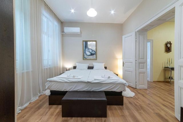 Apo Apartment - Top Center